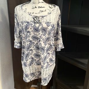 Crochet design blue and white blouse.